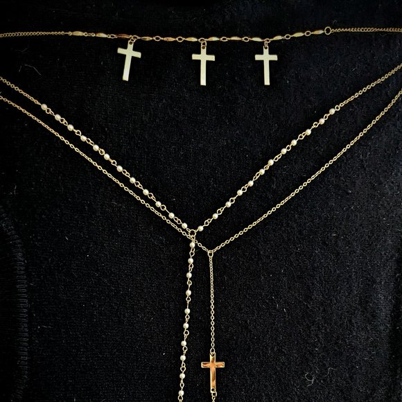 Amazon Jewelry - Pearl and Gold Triple Necklace (Faux)